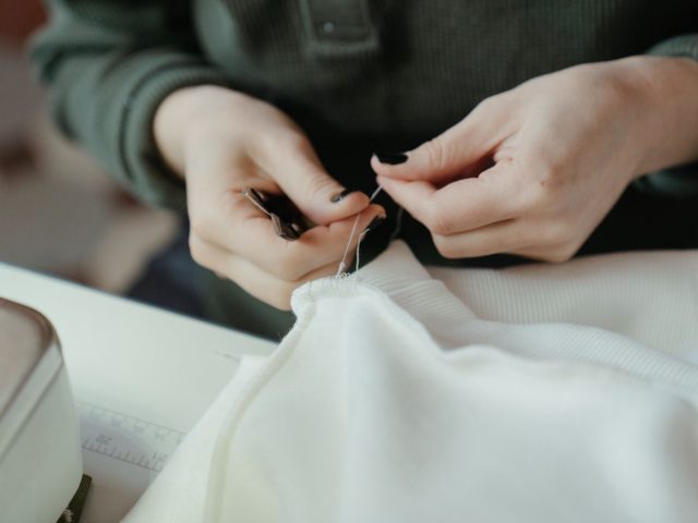 Réparer ses vêtements pour les faire durer
