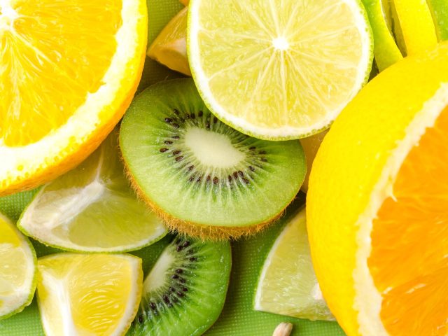 6 boissons naturelles pour détoxifier et raffermir votre peau