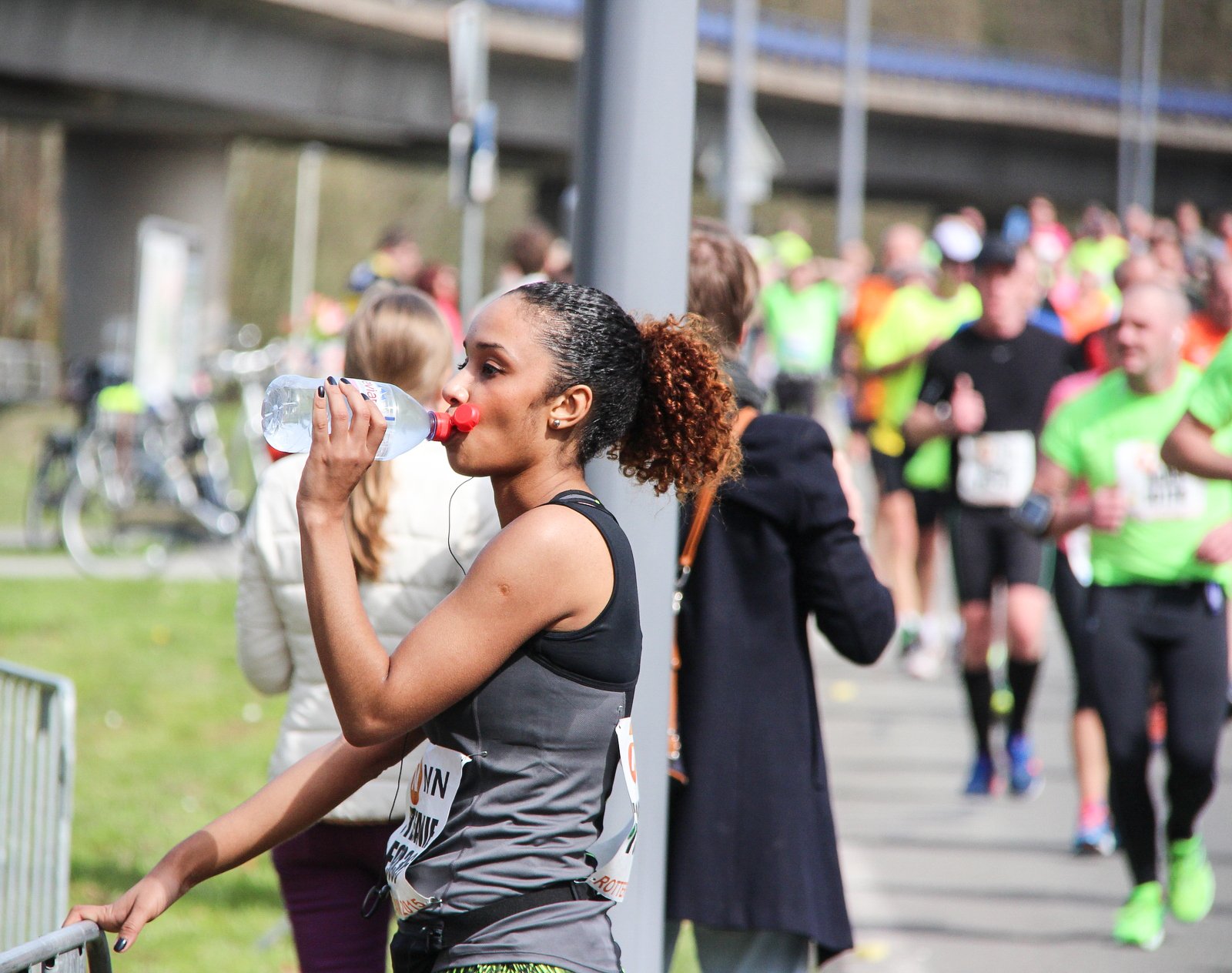 Hydratation du coureur : jus maison, fibres et digestion avant une sortie