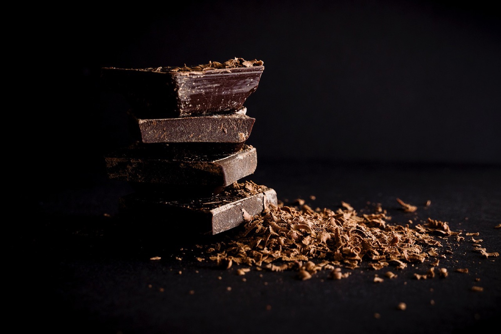 Chocolat noir et fèves de cacao, aliments riches en magnésium
