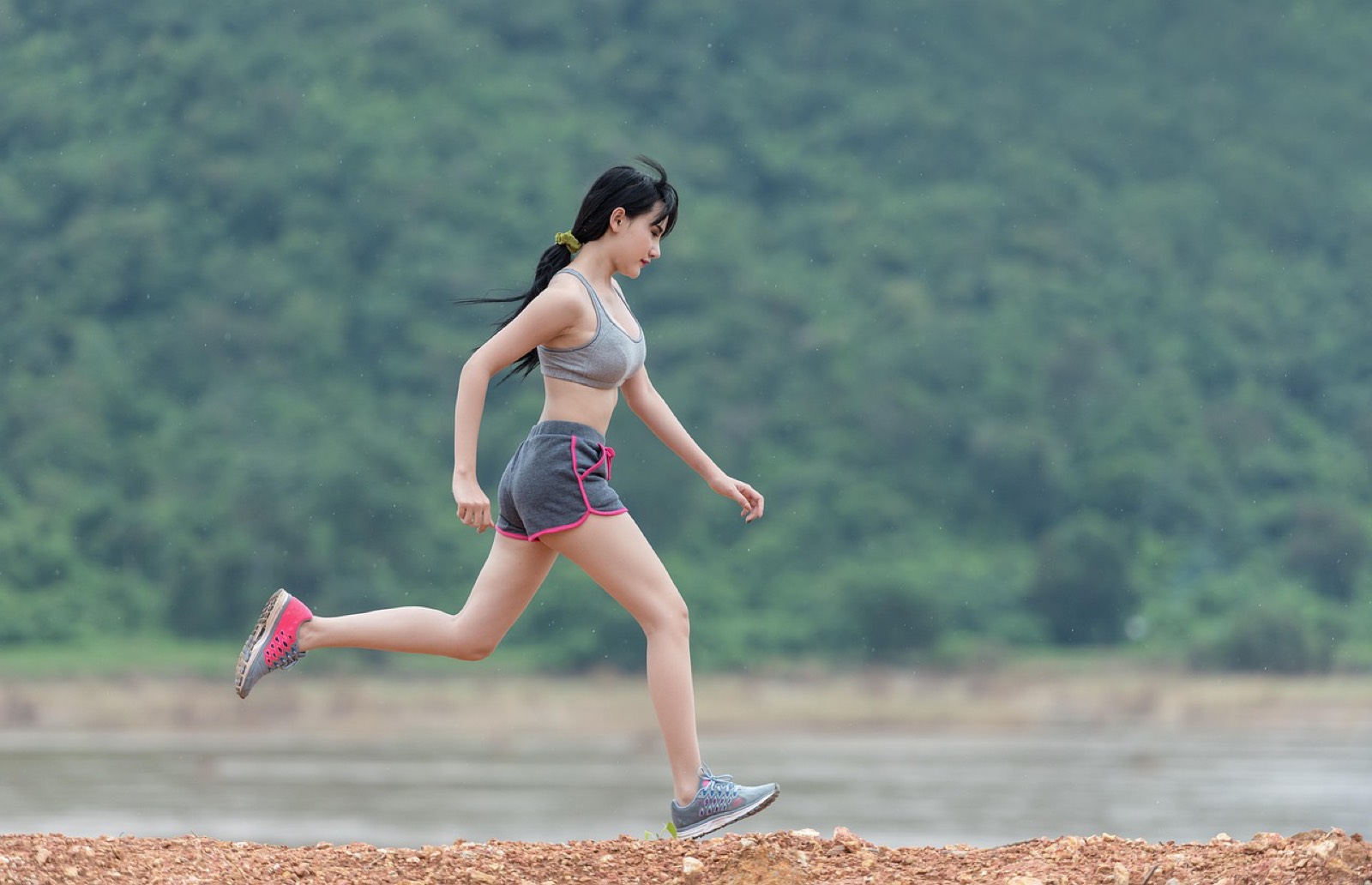 Gilet d’hydratation course à pied : bien choisir sans gêner la digesti